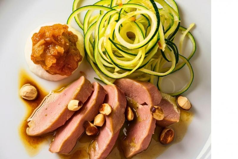 Tataki de veau aux noisettes et pinot noir de Pajot